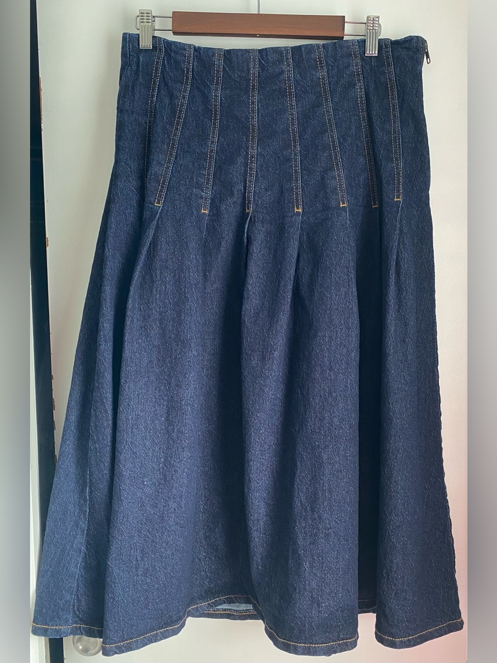 Free Assembly Women’s Blue Denim A-Line Midi Skirt Pleated Zip Closure Size 10